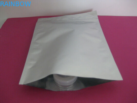 위로 금속을 입힌 포일을 위로 서 있습니다 과자를 위해 방습 주머니를 서 있으십시오