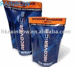 옆 물개는 밥을 위한 지퍼로 포장하는 식사 비닐 봉투를 위로 서 있습니다