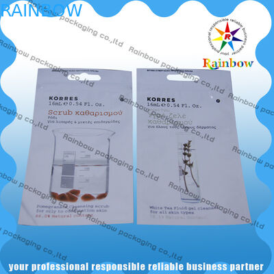 명확한 창과 손잡이 구멍을 가진 Korres Comestic 포장 부대