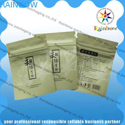 주문 커피는 위로 자루에 넣습니다 Ziplock를 가진 다채로운 인쇄 라이트급 선수를 서 있습니다