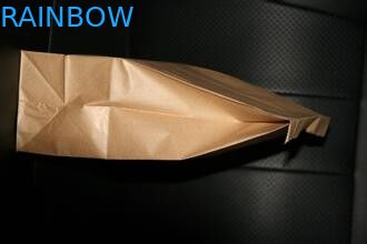 브라운 로고는 주문을 받아서 만들어진 종이 봉지를, 나릅니다 위로 서 있습니다 부대를 인쇄했습니다