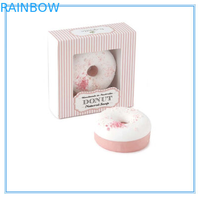 장식적인 분홍색 비누 포장 상자에 의하여 재생되는 손 - 제작된 종이