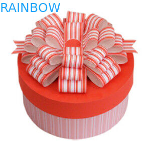 서류상 실린더 - 생일 케이크를 위한 모양 선물 상자 포장 분홍색