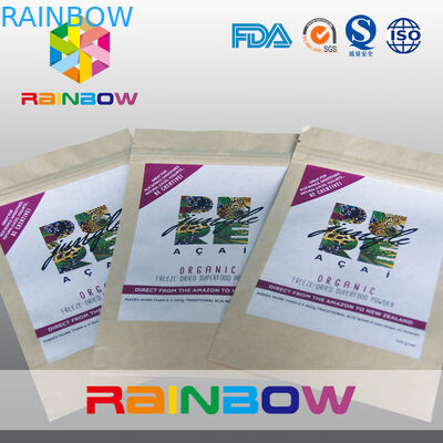 위로 주문을 받아서 만들어진 종이 봉지를 서 있으십시오