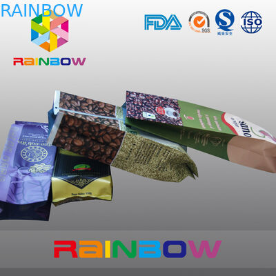 가득 차있는 인쇄 검정 삼각천 1회분의 커피 봉지/후부는 벨브를 가진 주머니를 밀봉했습니다