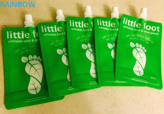 다른 크기는 보충교재를 위한 재사용할 수 있는 주둥이 주머니를 위로 서 있습니다