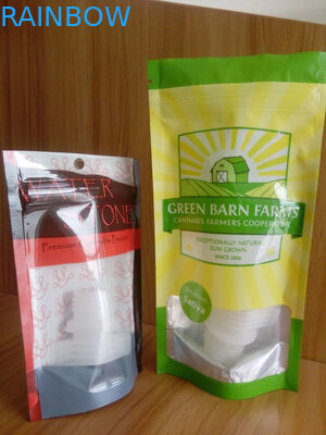 지퍼를 가진 마리화나씨/Noni 부대로 채워진 플라스틱 용기를 위로 서 있으십시오