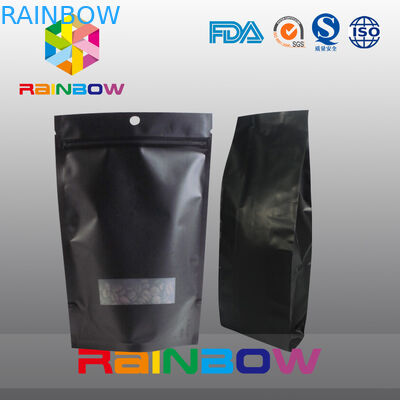 까만 70g 100g 250g 500g 플라스틱 주머니 포장은 벨브를 가진 커피 콩 부대를 위로 서 있습니다