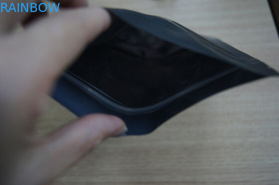 포장하는 알루미늄 호일 티백은/매트 Zip 자물쇠를 가진 까만 플라스틱 1회분의 커피 봉지를 위로 서 있습니다