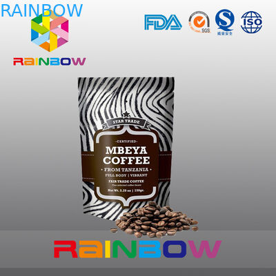 주문을 받아서 만들어진 2oz 알루미늄 호일은 까만 매트를 위로 서 있습니다 벨브를 가진 1회분의 커피 봉지를 일렬로 세웠습니다