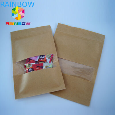 포장하는 주문을 받아서 만들어진 인쇄한 포일에 의하여 일렬로 세워진 티백, Kraft는 창을 가진 주머니를 위로 서 있습니다