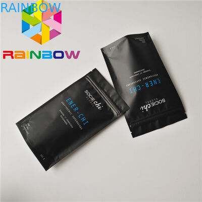 물자 음식 급료는 지퍼 주머니 포일 강선을 가진 콘에 의하여 형성된 Moringa 분말 부대를 위로 서 있습니다