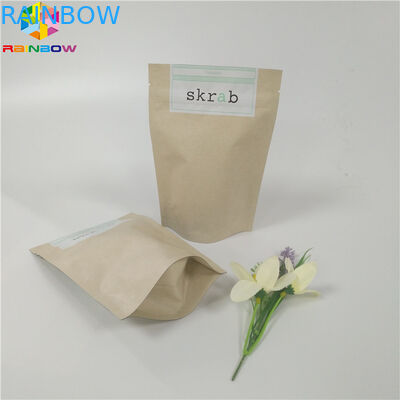 재상할 수 있는 몸을 위로 서 있는 음식 급료 주문을 받아서 만들어진 종이 봉지는 포장을 제거합니다