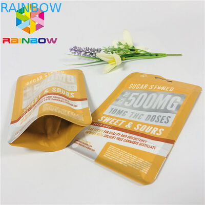 재사용할 수 있는 플라스틱은 정면 명확한 창으로 끝난 지퍼 주머니 부대 매트를 위로 서 있습니다