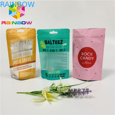 박판으로 만들어진 음식 급료 플라스틱 주머니 포장은 지퍼 주머니에 의하여 주문을 받아서 만들어진 로고를 위로 서 있습니다