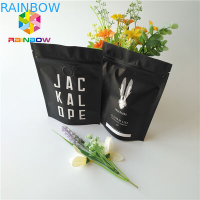 광택이 없는 까만 금속 포일 주머니는 지퍼/벨브를 가진 2개 Oz 1회분의 커피 봉지를 위로 서 있습니다