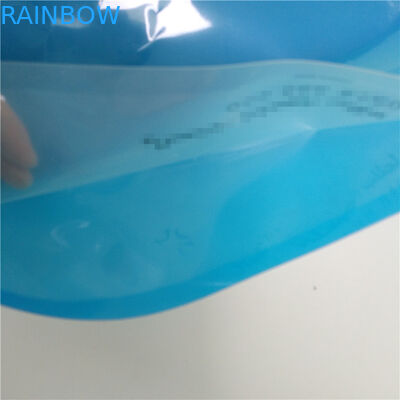 옥외 액체 저장 부대는, 식용수 손잡이를 가진 주둥이 주머니를 위로 서 있습니다