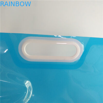 옥외 액체 저장 부대는, 식용수 손잡이를 가진 주둥이 주머니를 위로 서 있습니다