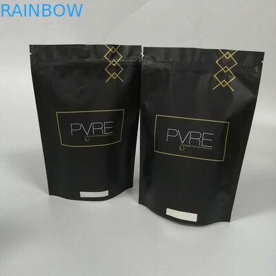 잡초 부대는 주머니 정글 소년을 담배 잎 분말을 위한 1개 파운드 공간 정면 위로 서 있습니다