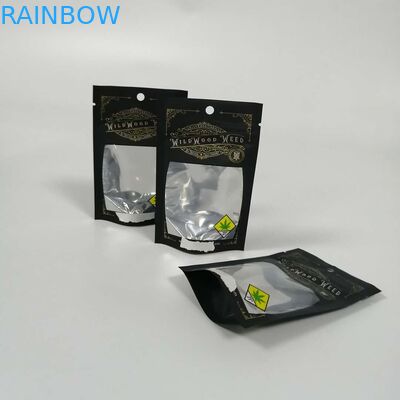 잡초 부대는 주머니 정글 소년을 담배 잎 분말을 위한 1개 파운드 공간 정면 위로 서 있습니다