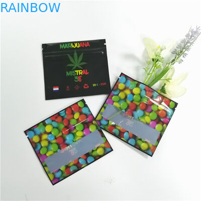 작은 Ziplock 것 옆 명확한 알루미늄 호일을 포장하는 투명한 초본 향