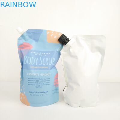 서 있는 몸 스크럽 가방에 실버 엽지 가방을 가진 산업용 식품 포장