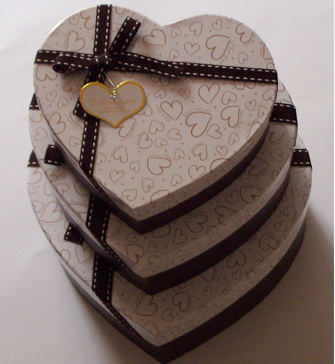 심혼에 의하여 형성된 장식적인 사치품은 선물 종이상자, 초콜렛을 위한 크림 종이상자를 재생했습니다