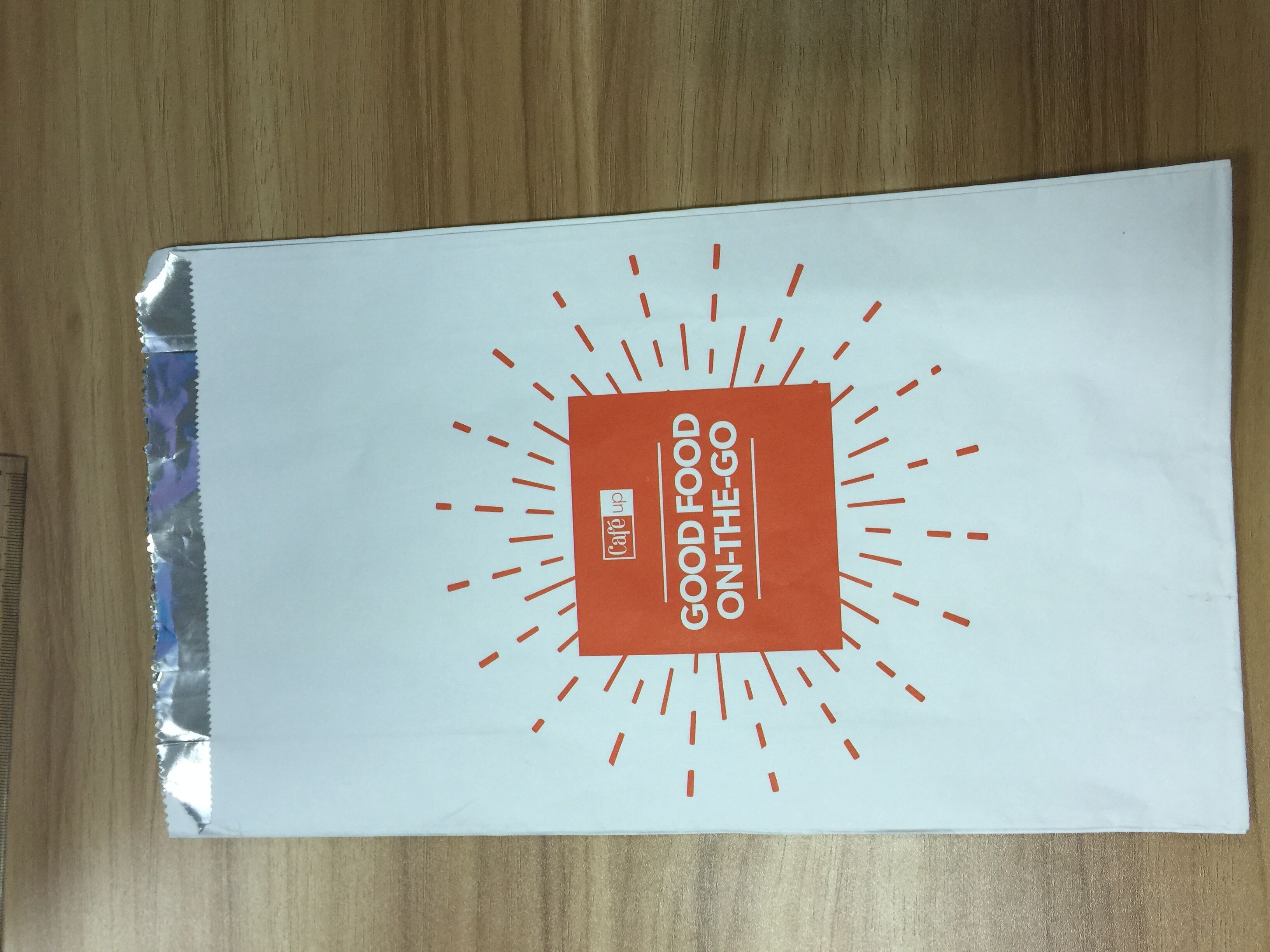 Kraft 종이는 로스트 치킨 포장 부대에 의하여 주문을 받아서 만들어진 디자인 안쪽에 포일을 일렬로 세웠습니다