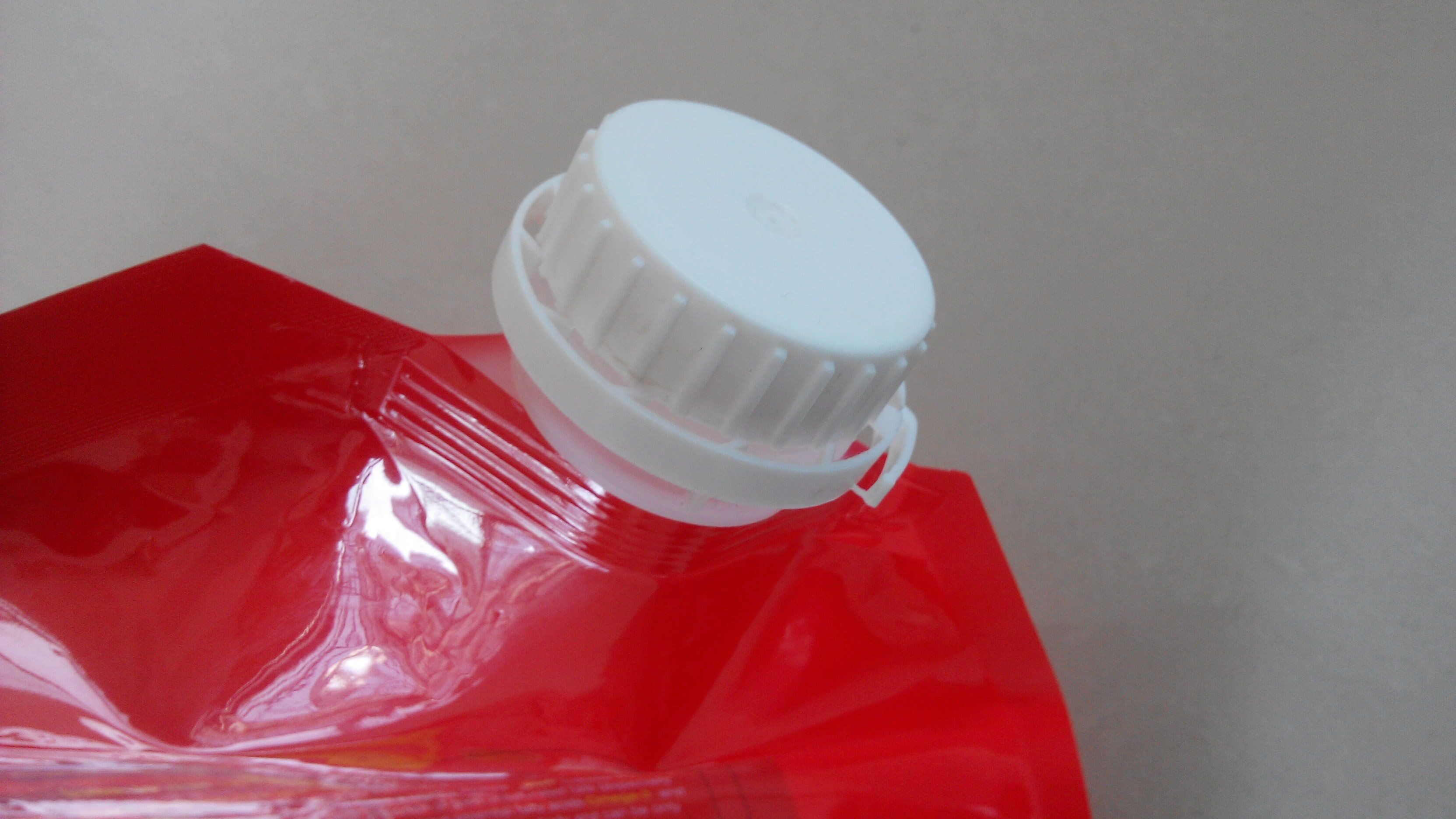 인쇄한 로고는 4.5L 식용유/Huile De Canola를 위한 손잡이를 가진 주둥이 주머니를 위로 서 있습니다