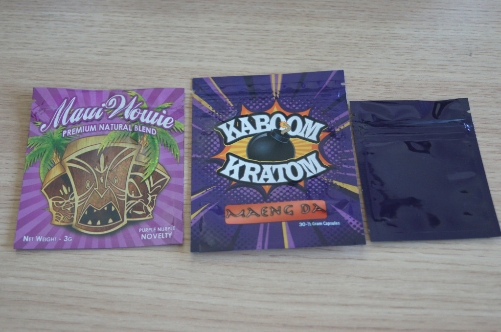 화학제품 3개의 옆 물개 maeng da kratom ziplock 포장 부대