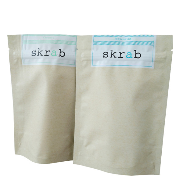 커피 보디 스크럽 포장용 도이 패키지 디자인으로 서있는 은 엽지 봉지