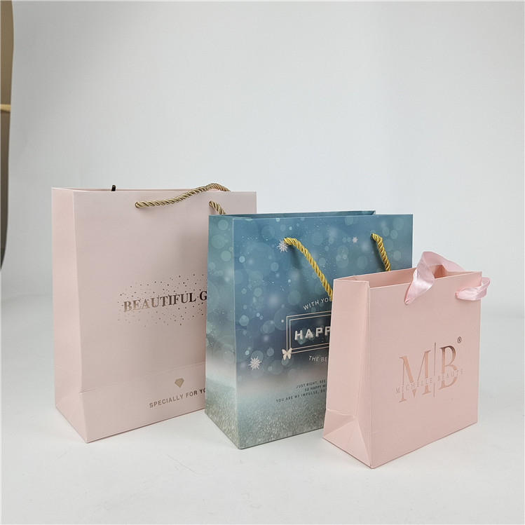 최신 최대 10 가지 색상까지 허용 가능 사용자 지정 디지털 인쇄 로고 인쇄 된 쇼핑용 종이 가방 포장