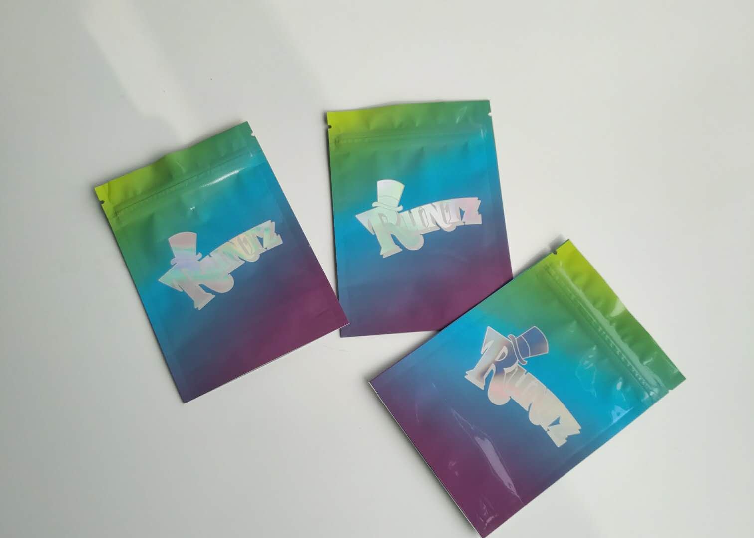 Mylar 홀로그램 알루미늄 호일은 주머니 Runtz 부대를 음식을 위한 100개 미크론 간격 위로 서 있습니다