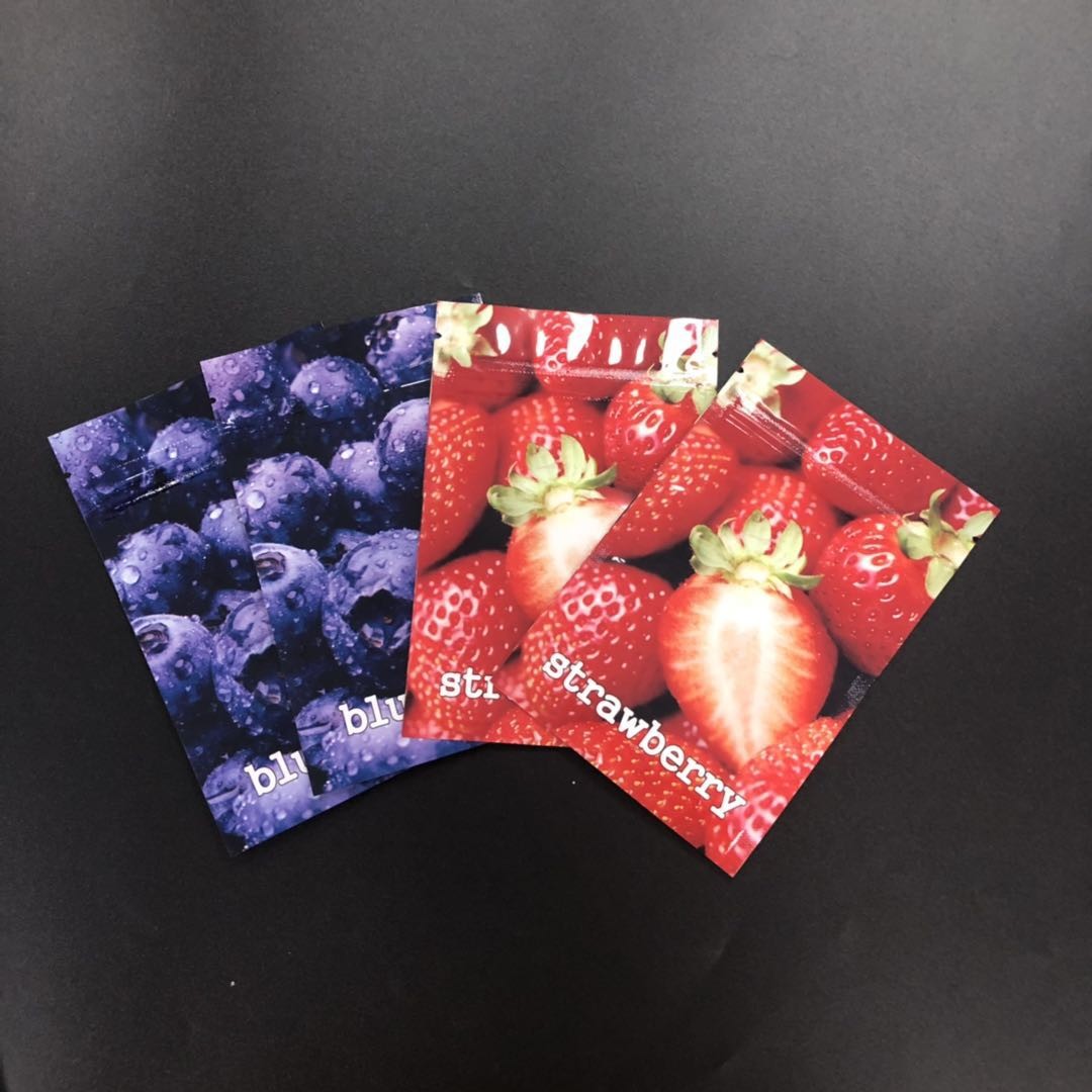 인쇄된 3 측을 서류 봉투 관례를 포장하는 포일에 의하여 일렬로 세워진 광택 있는 물자 초본 향은 밀봉했습니다