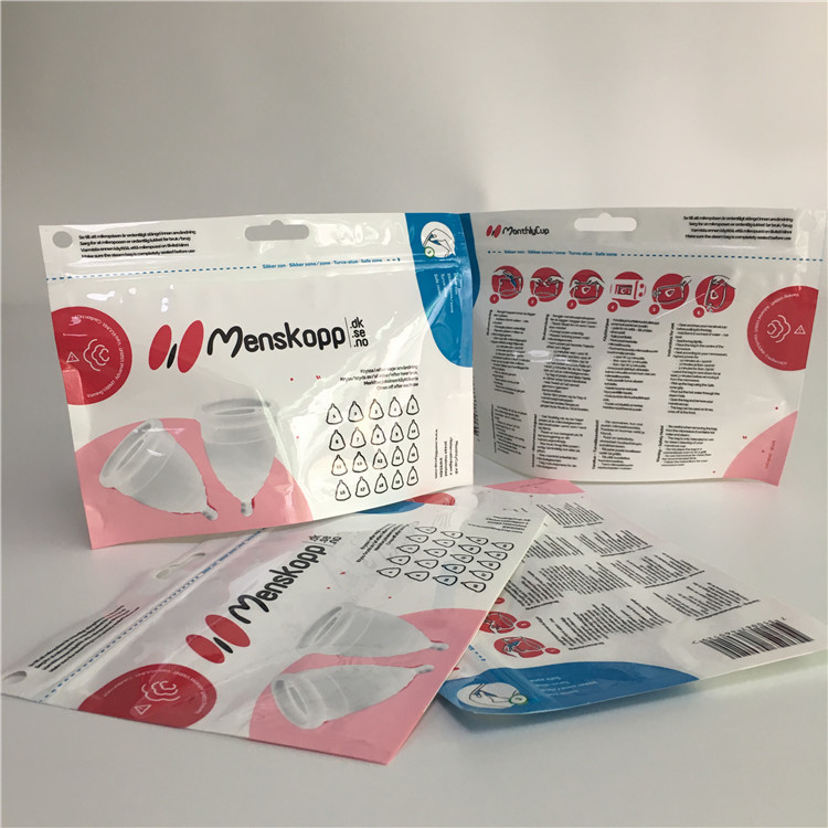 광택 있는 마이크로파 증기 바닥 삼각천 부대는 플라스틱 살균제 통렬한 반박 주머니를 위로 서 있습니다