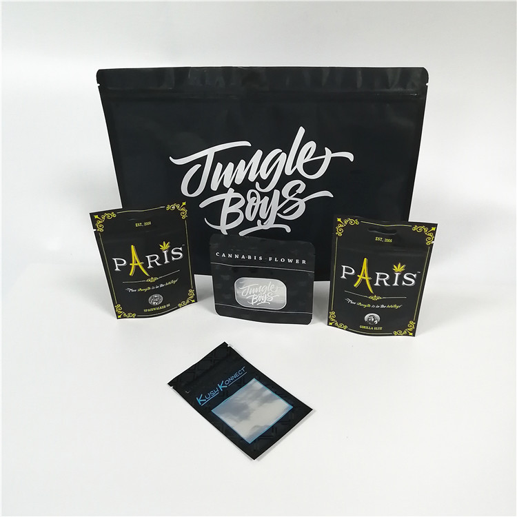 디지털 방식으로 인쇄는 명확한 창으로 포장해 주머니 CBD 냄새 증거 잡초를 위로 서 있습니다