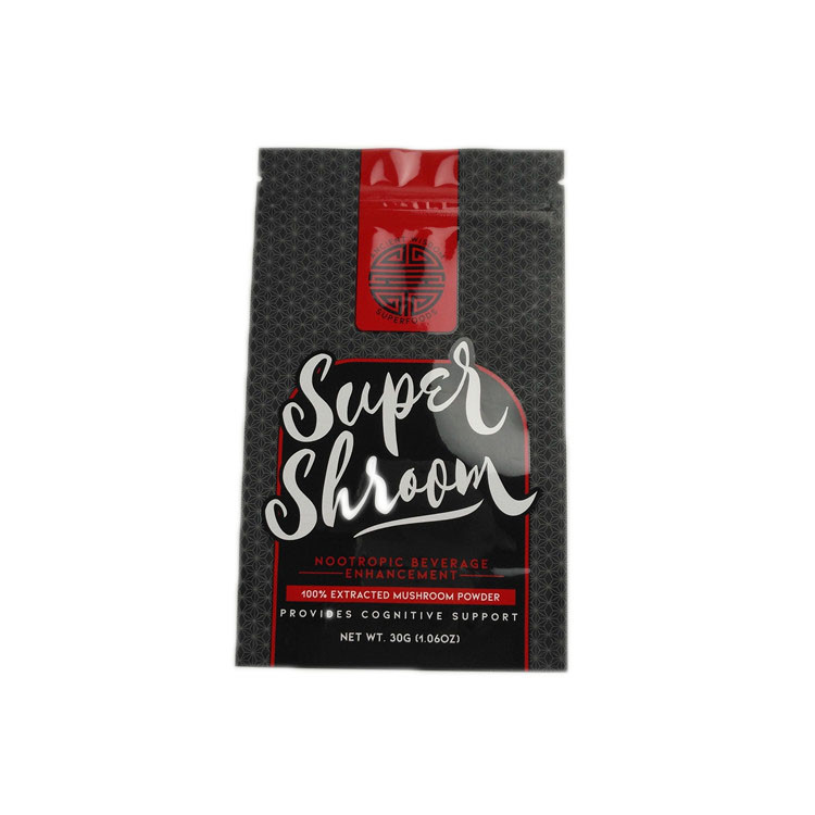 알루미늄 호일이 위로 서 있는 광택 있는 끝은 자루에 넣습니다