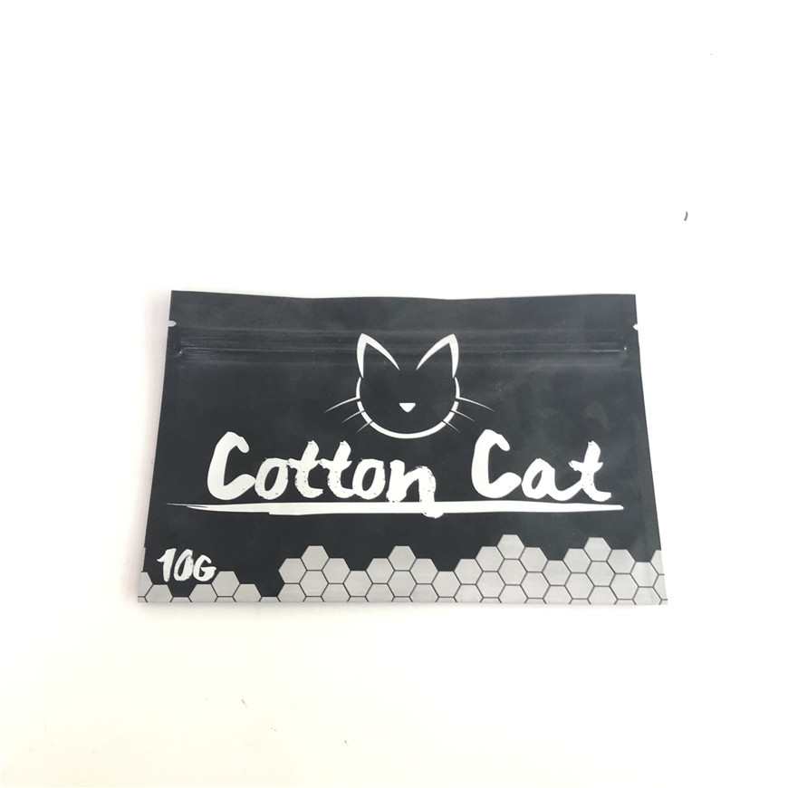 CBD 잡초는 플라스틱 주머니 포장을 인쇄하는 사진 요판을 위로 서 있습니다