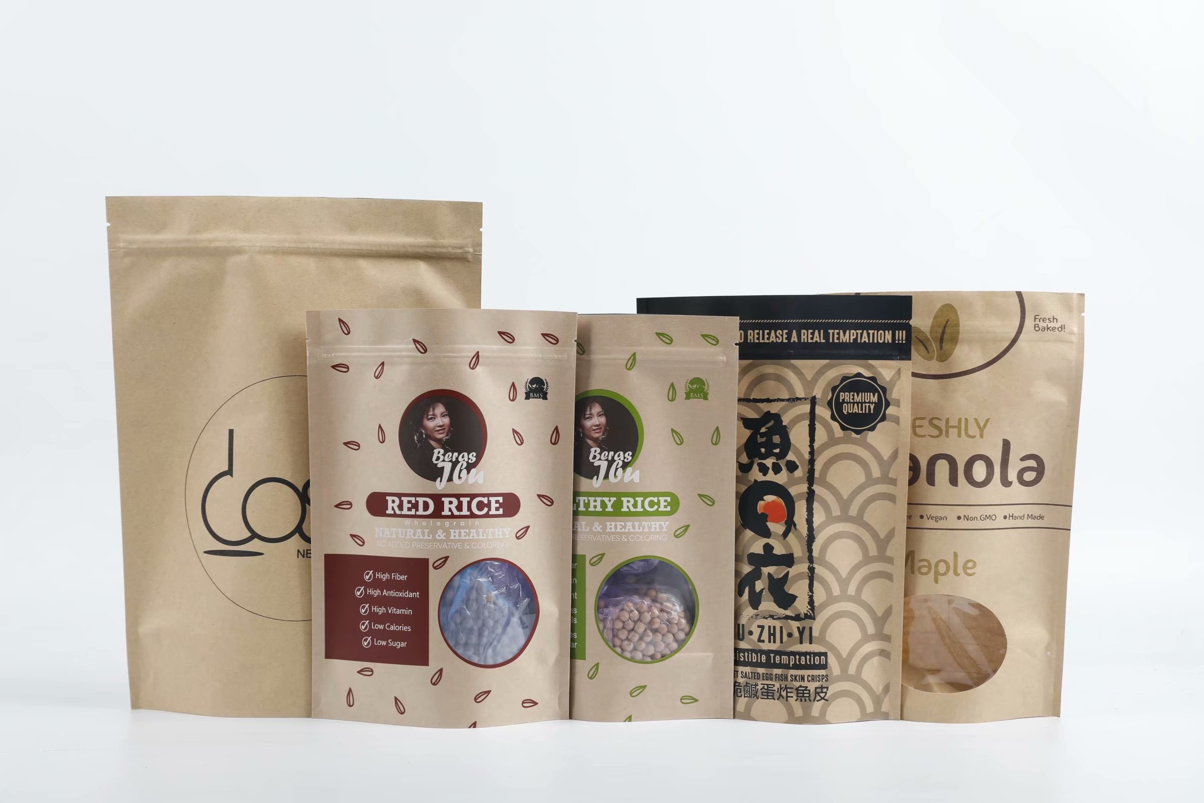 방습 과자는 Kraft 종이 주머니를 위로 서 있습니다