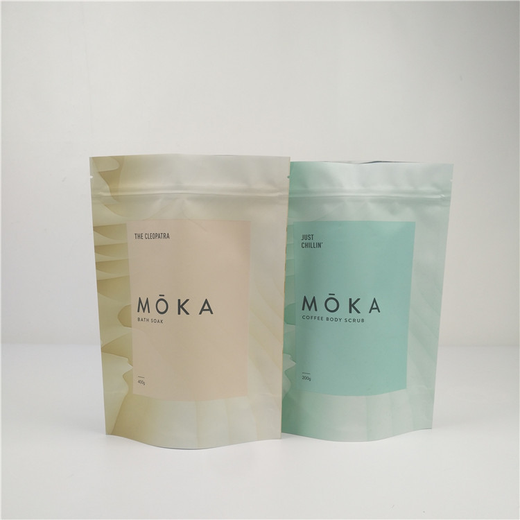 맞춘 지퍼는 목욕 소금을 위한 팁 위로 플라스틱 스탠드를 적층했습니다