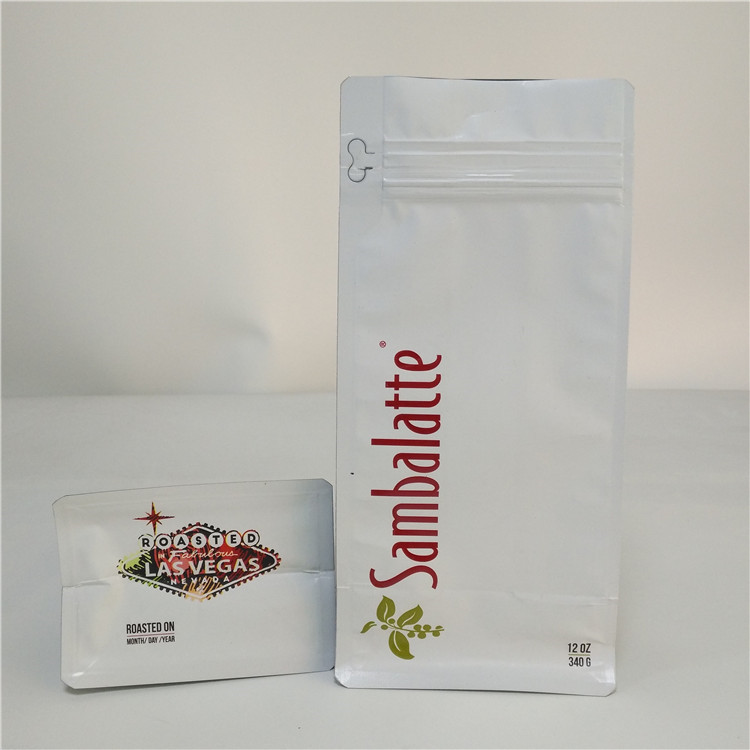 데그라싱 밸브 아래 거싯대는 110 마이크론 매트 CMYK MOPP를 지퍼로 엽니다